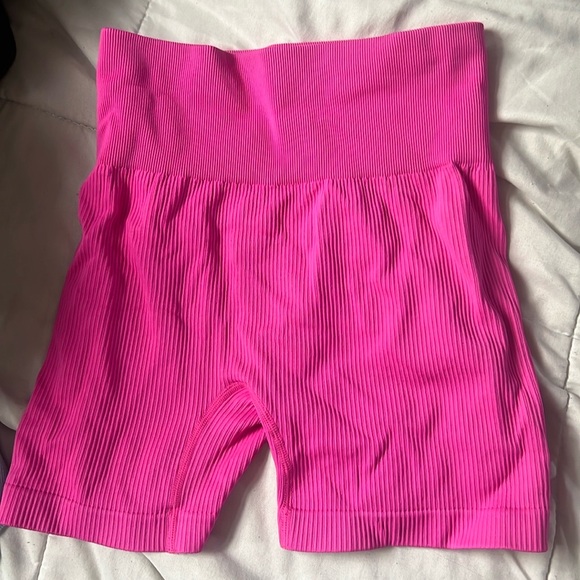 Pink workout shorts - Picture 1 of 2